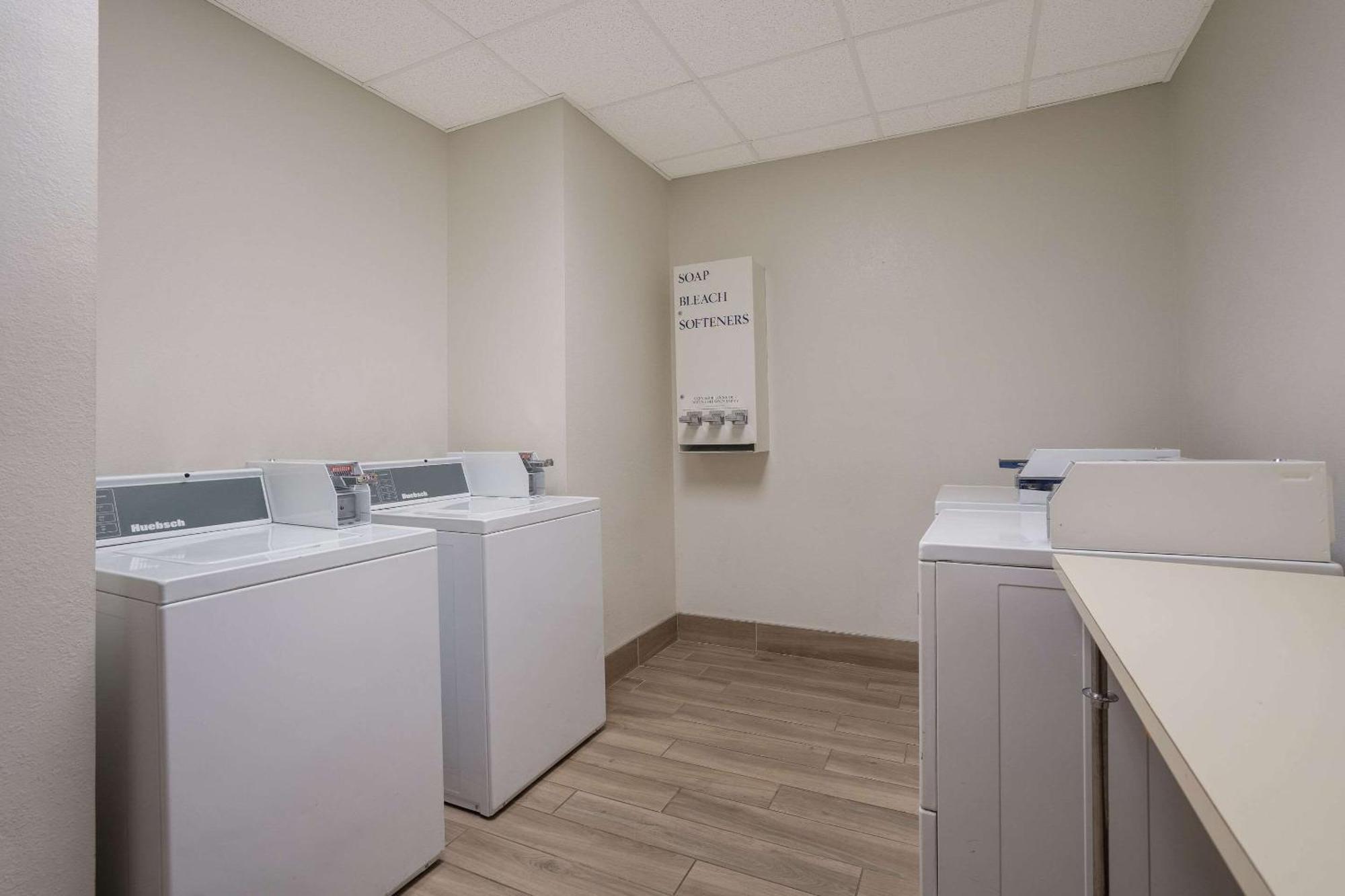 Mainstay Suites Wilmington - University Area Exteriér fotografie